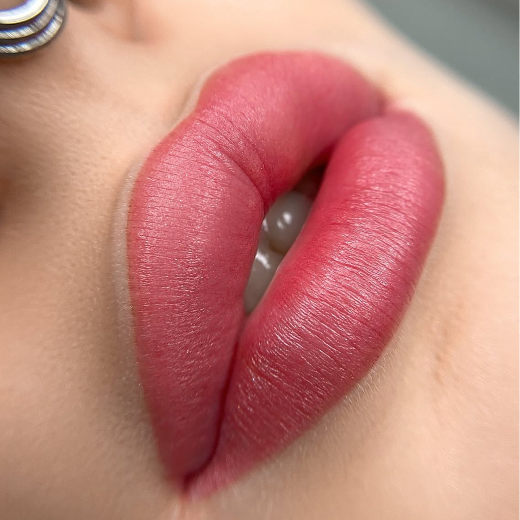 Перманентный макияж губ