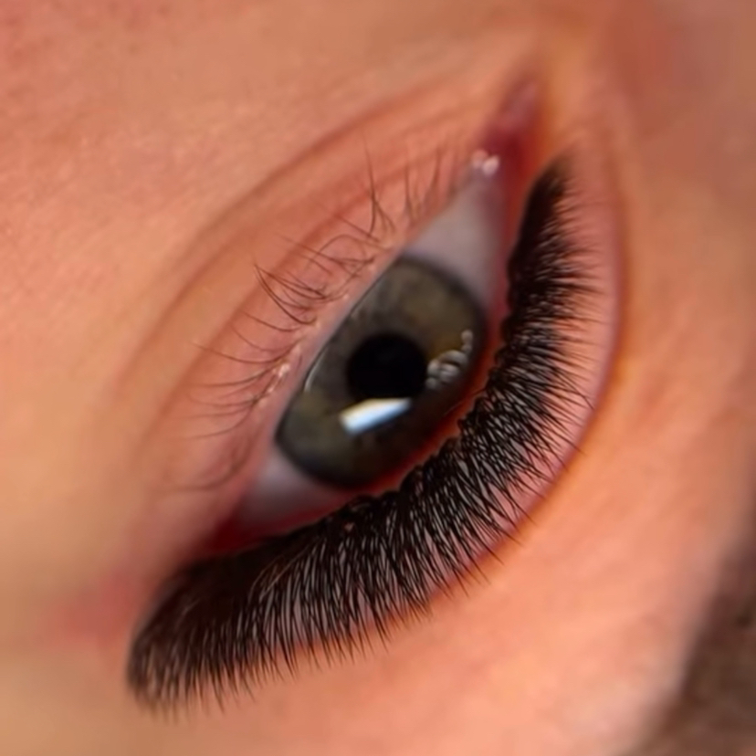 Наращивание ресниц 3д