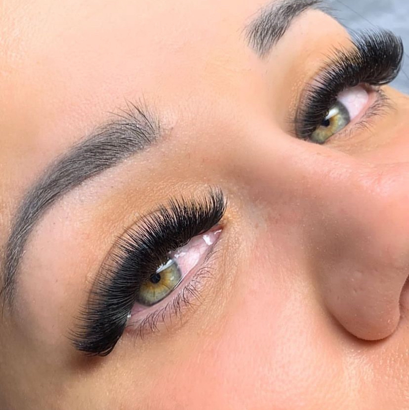 Наращивание ресниц 4д