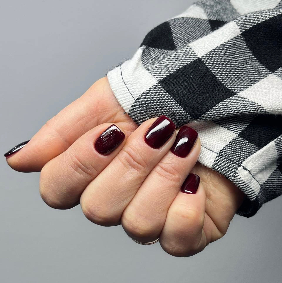 Маникюр с укреплением гелем и покрытием гель-лак (однотонный)