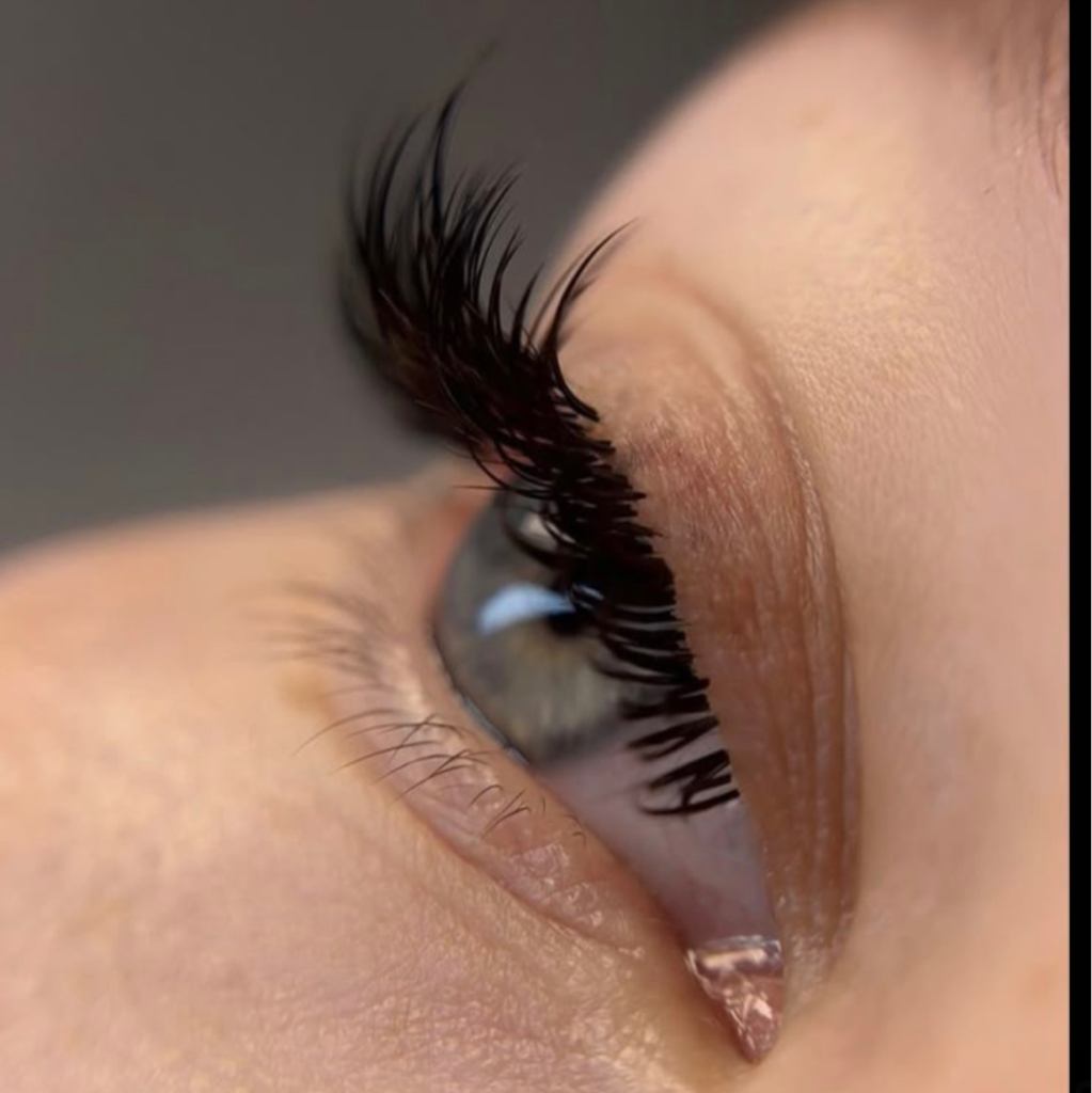 Коррекция ресниц(классика )