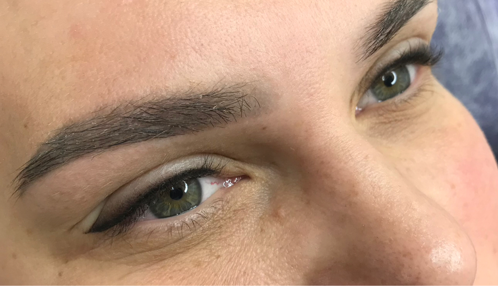 Перманентный макияж век/стрелка (первичная процедура)