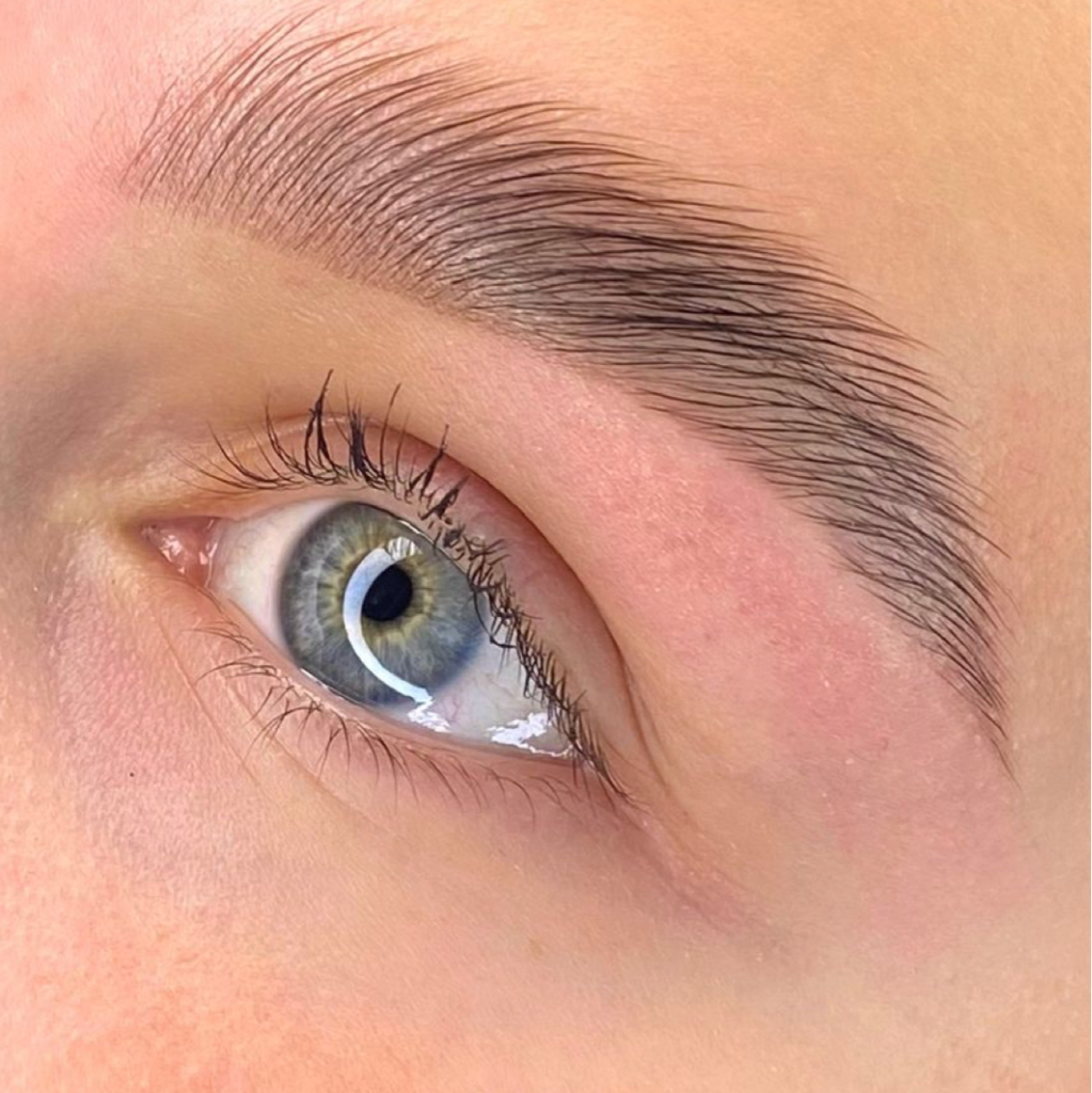 Долговременная укладка бровей