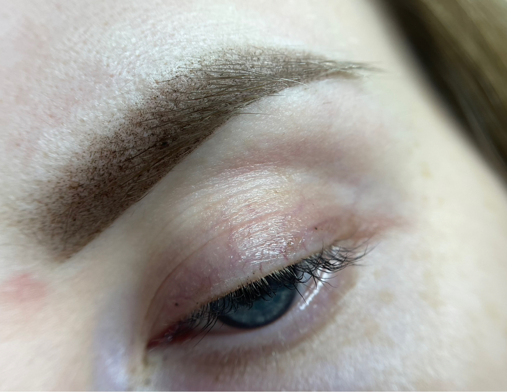 Перманентный макияж бровей