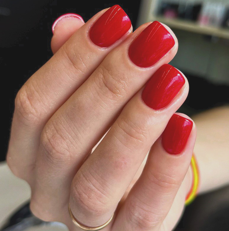 Маникюр с покрытием в один тон (без укрепления)