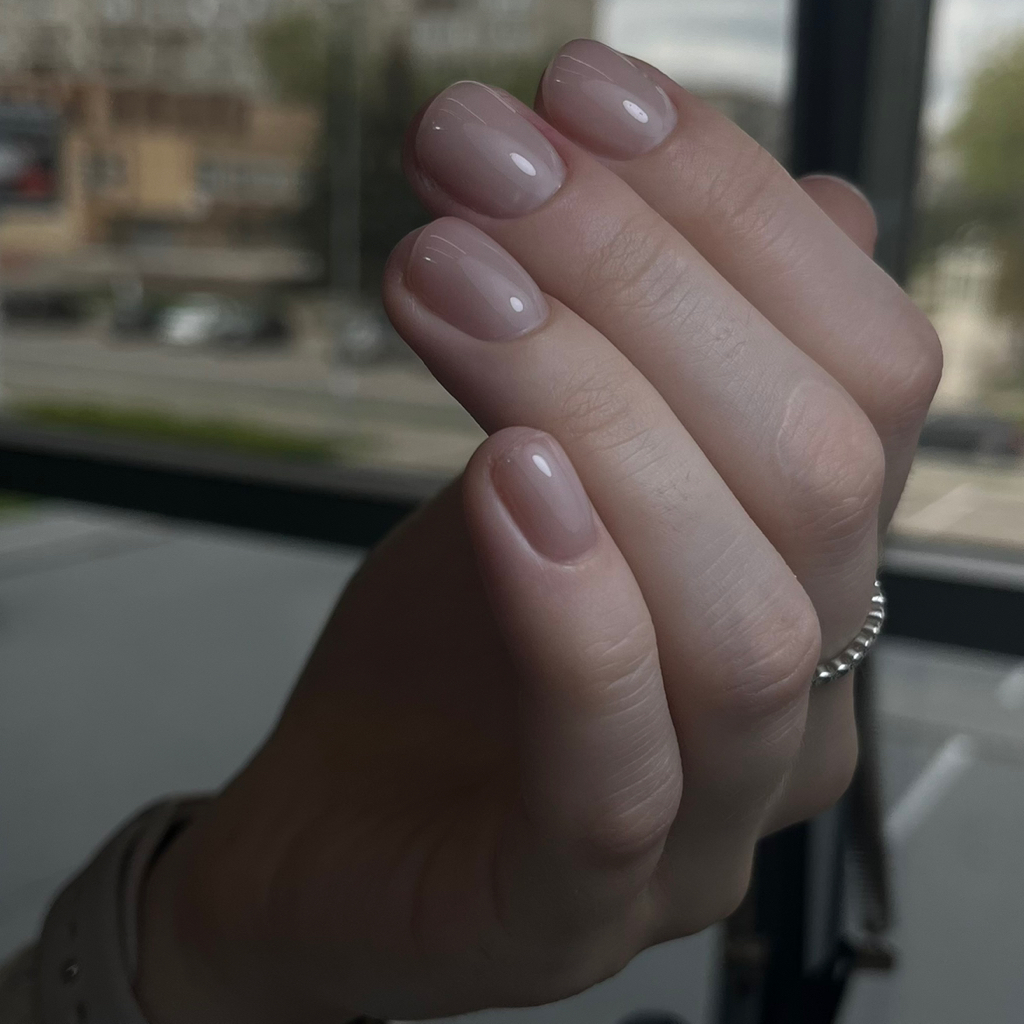 Маникюр с покрытием в один тон (с укреплением)