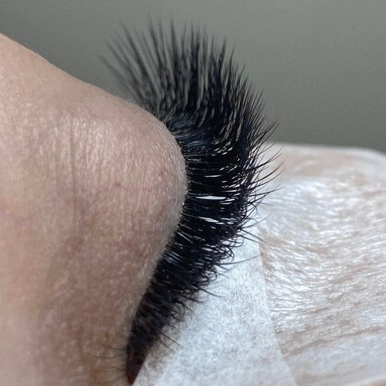 Наращивание ресниц 4D