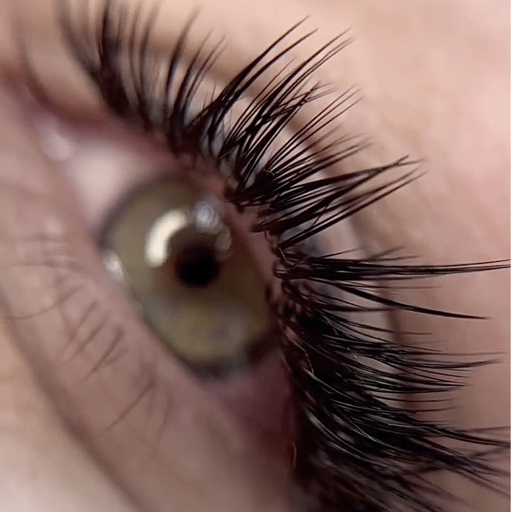 Наращивание ресниц 3D