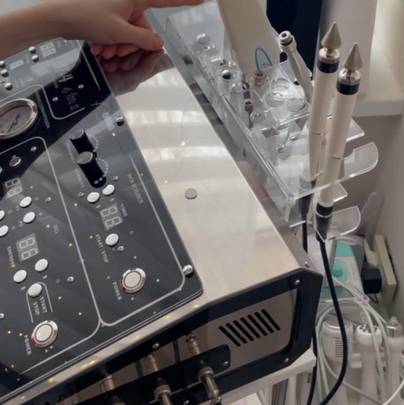 Микростимуляция + увлажняющий уход: глубокое очищение • увлажнение Power Hyaluronic •микростимуляция