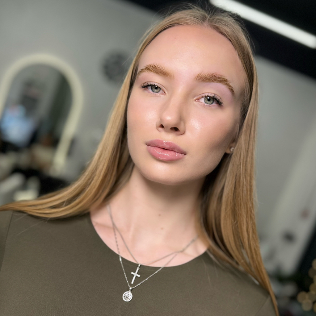 Осветление бровей + коррекция