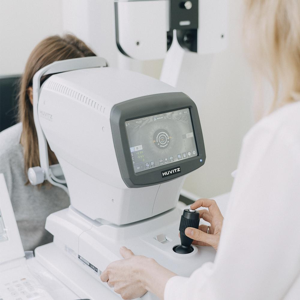 Подбор мягких контактных линз любой сложности (от 18 лет)