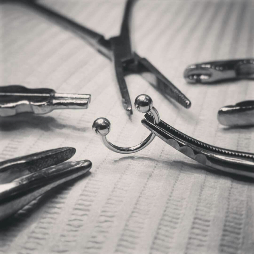 Замена/снятие пирсинга (своего/чужого)