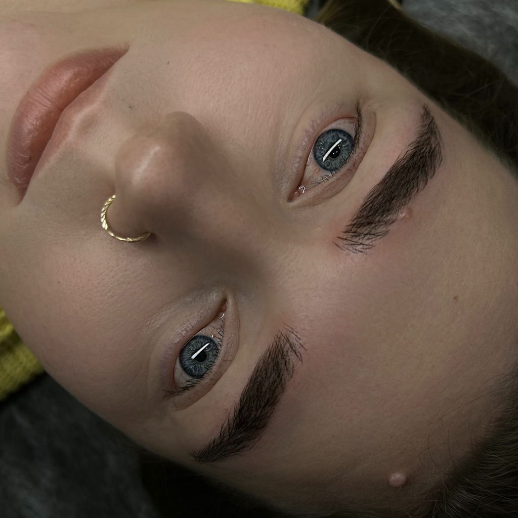 Микроблейдинг бровей