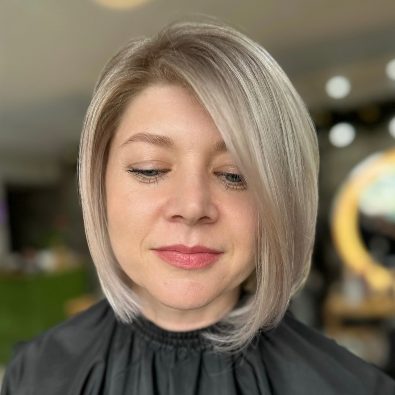 Женская стрижка на среднюю длину