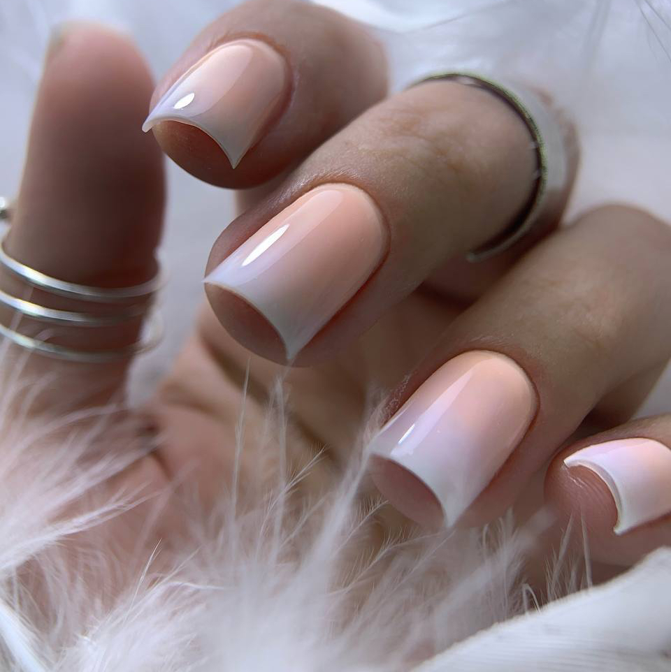 Маникюр с покрытием и дизайном