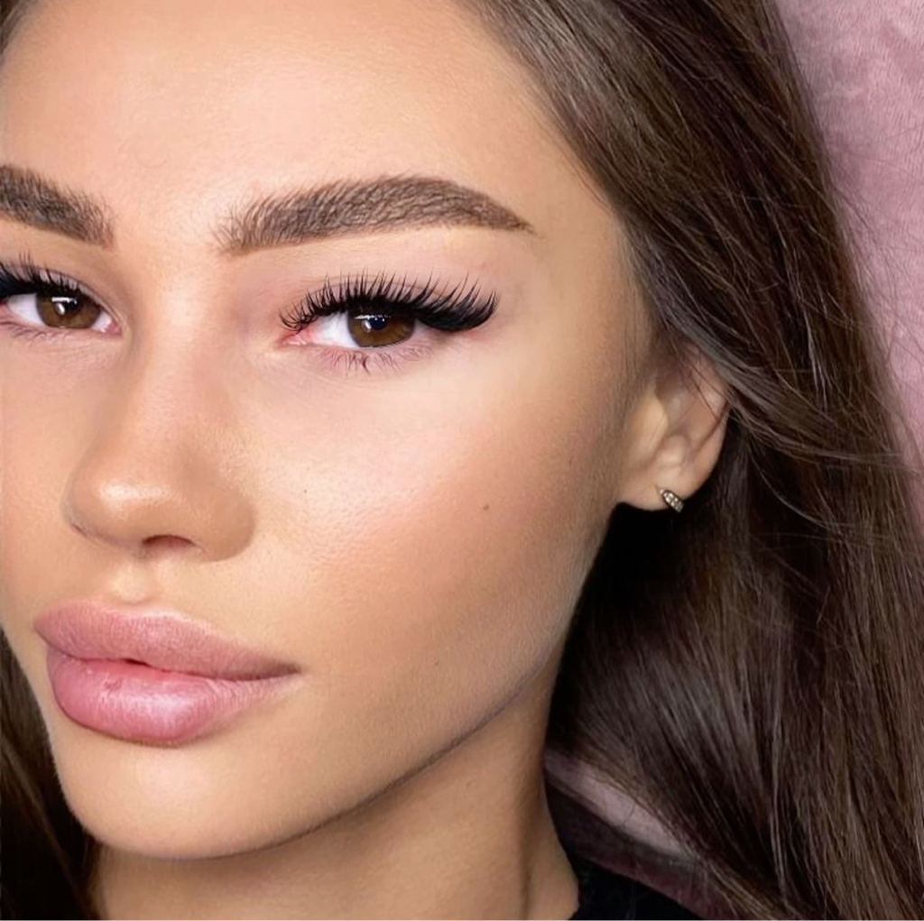 Коррекция ресниц (делается на 7-14-й день), стоимость от 1500 до 2000, в зависимости от объема работы.