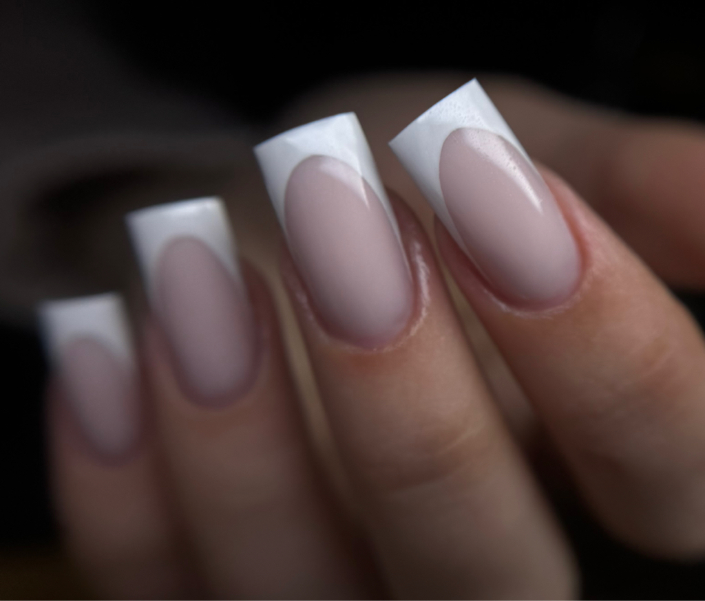 «Наращивание ногтей + укрепление гелем + френч»