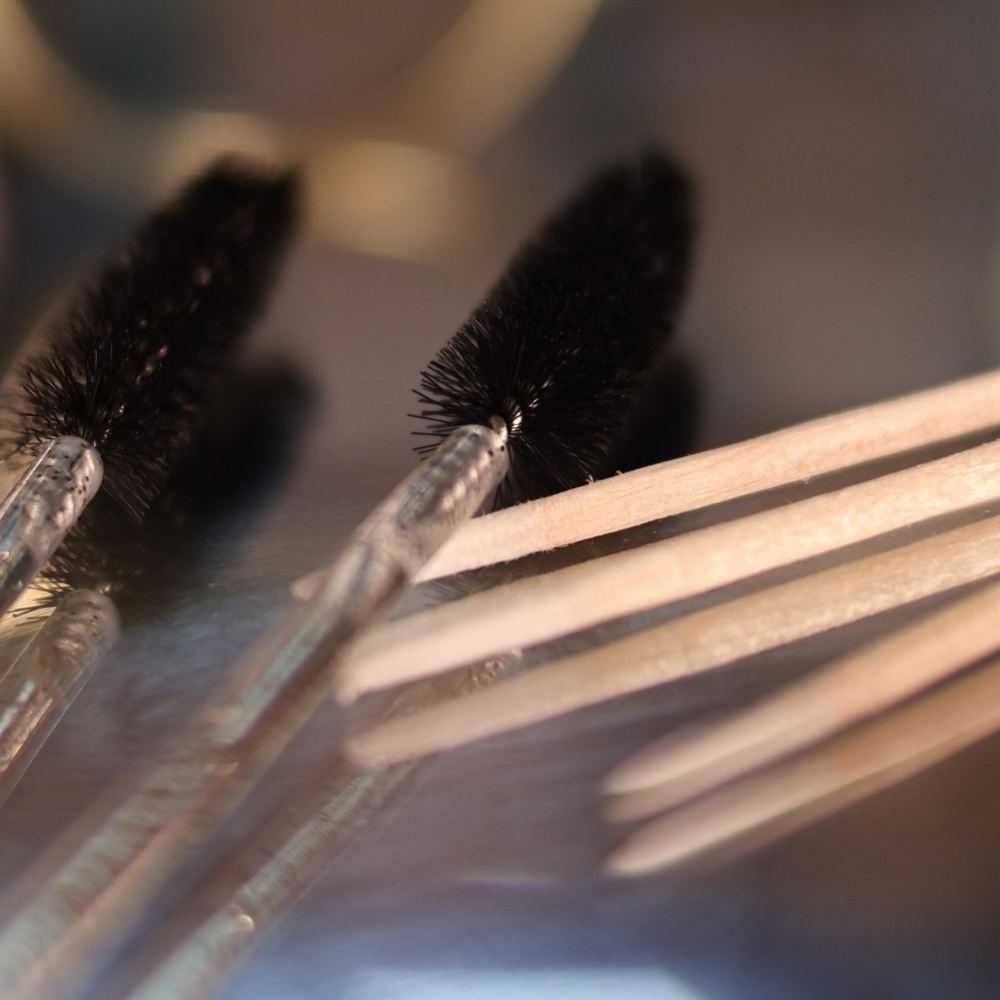 Коррекция бровей