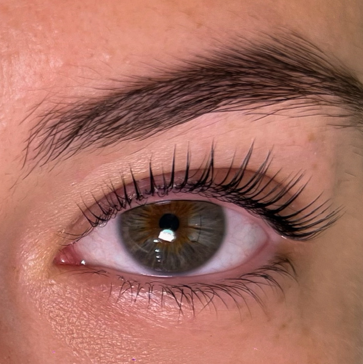 Ламинирование ресниц + окрашивание и коррекция бровей  (спа для рук в подарок)