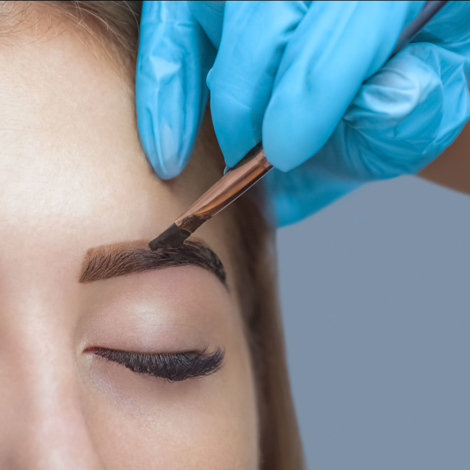 Окрашивание бровей краской