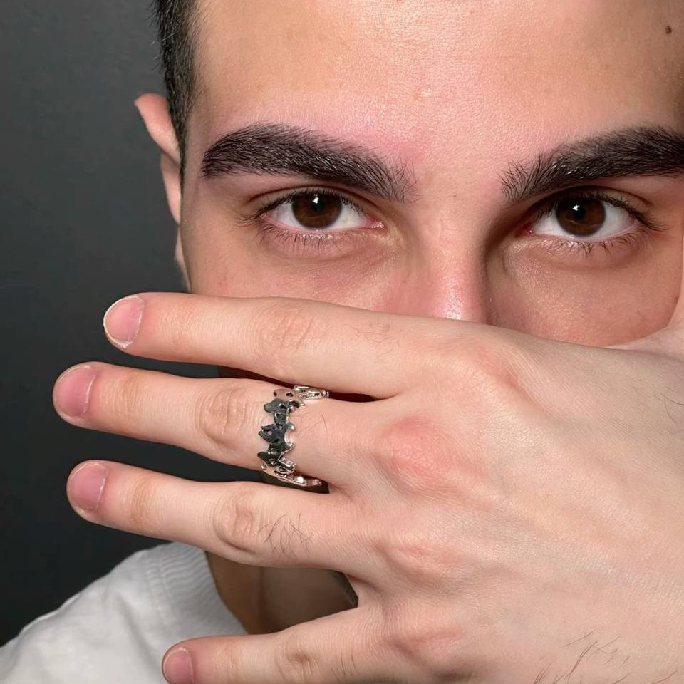 Мужская коррекция бровей