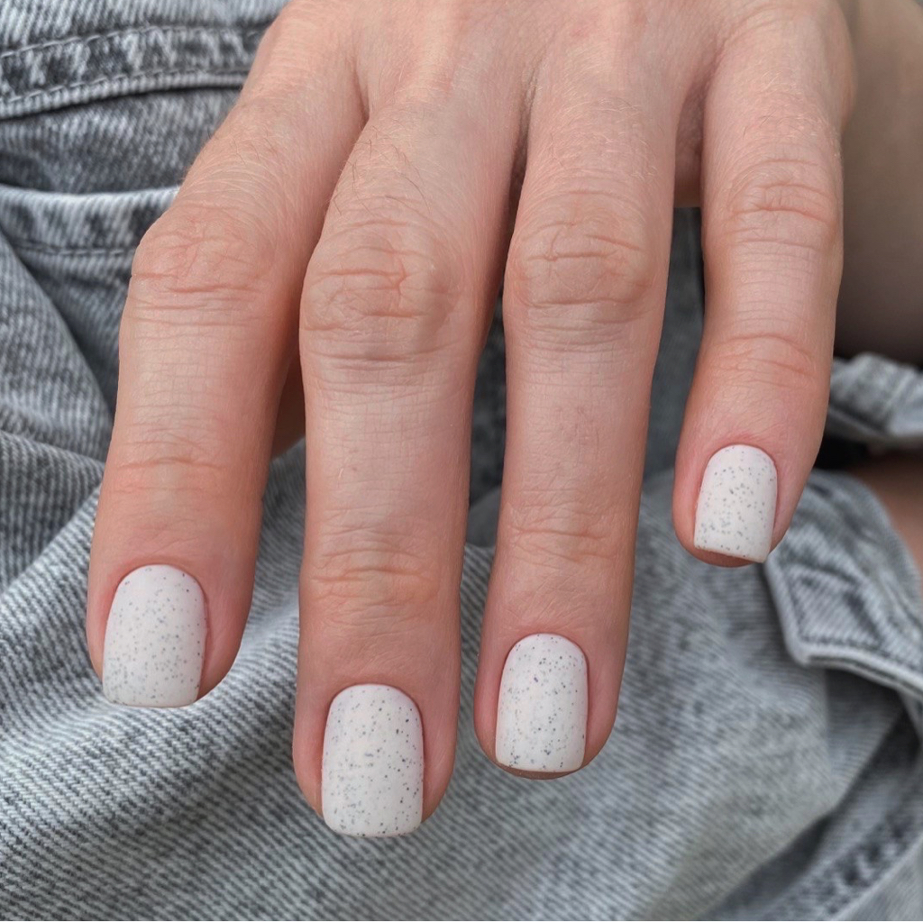 Маникюр с однотонным покрытием гель-лак