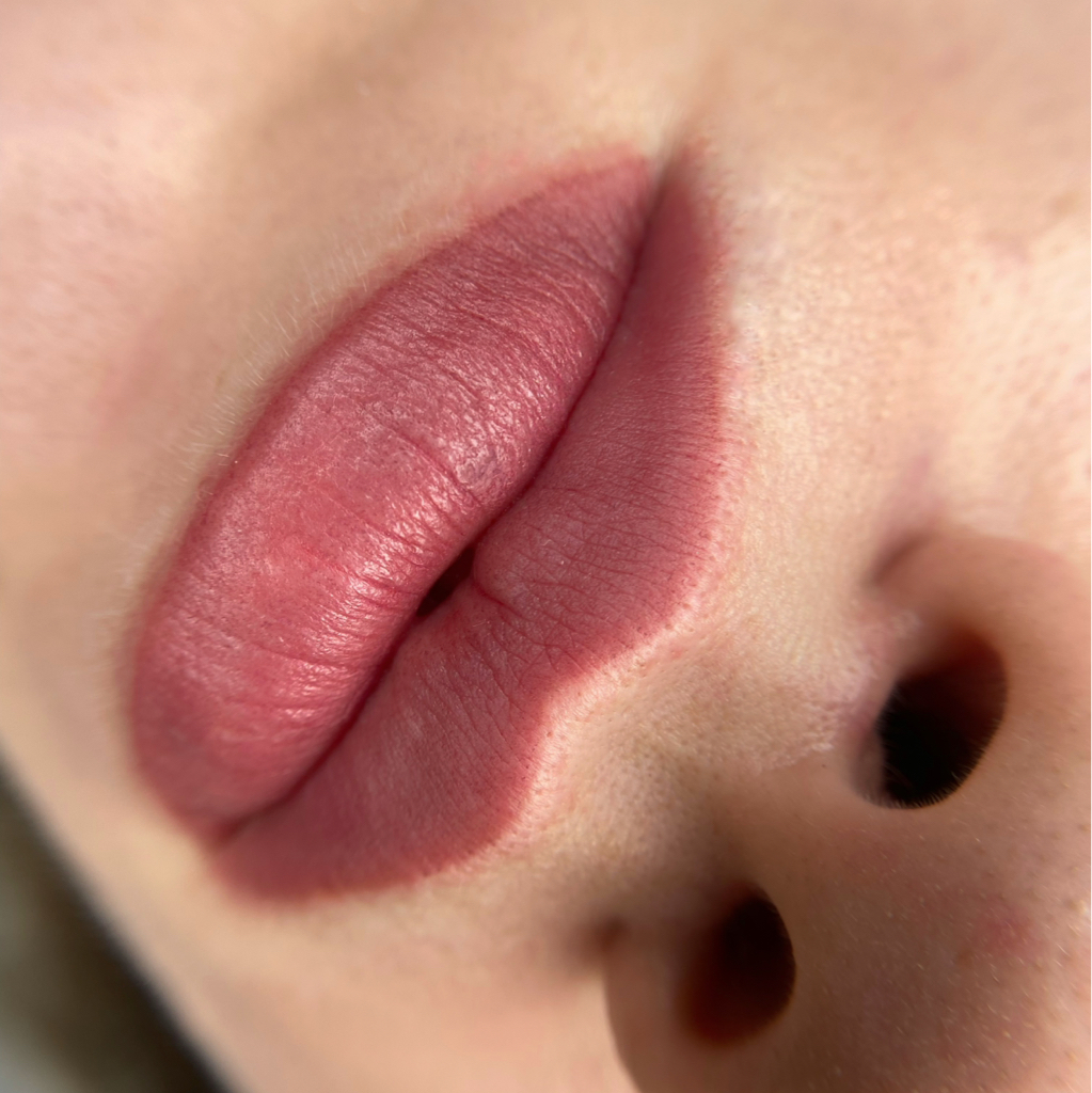 Коррекция перманентного макияжа губ