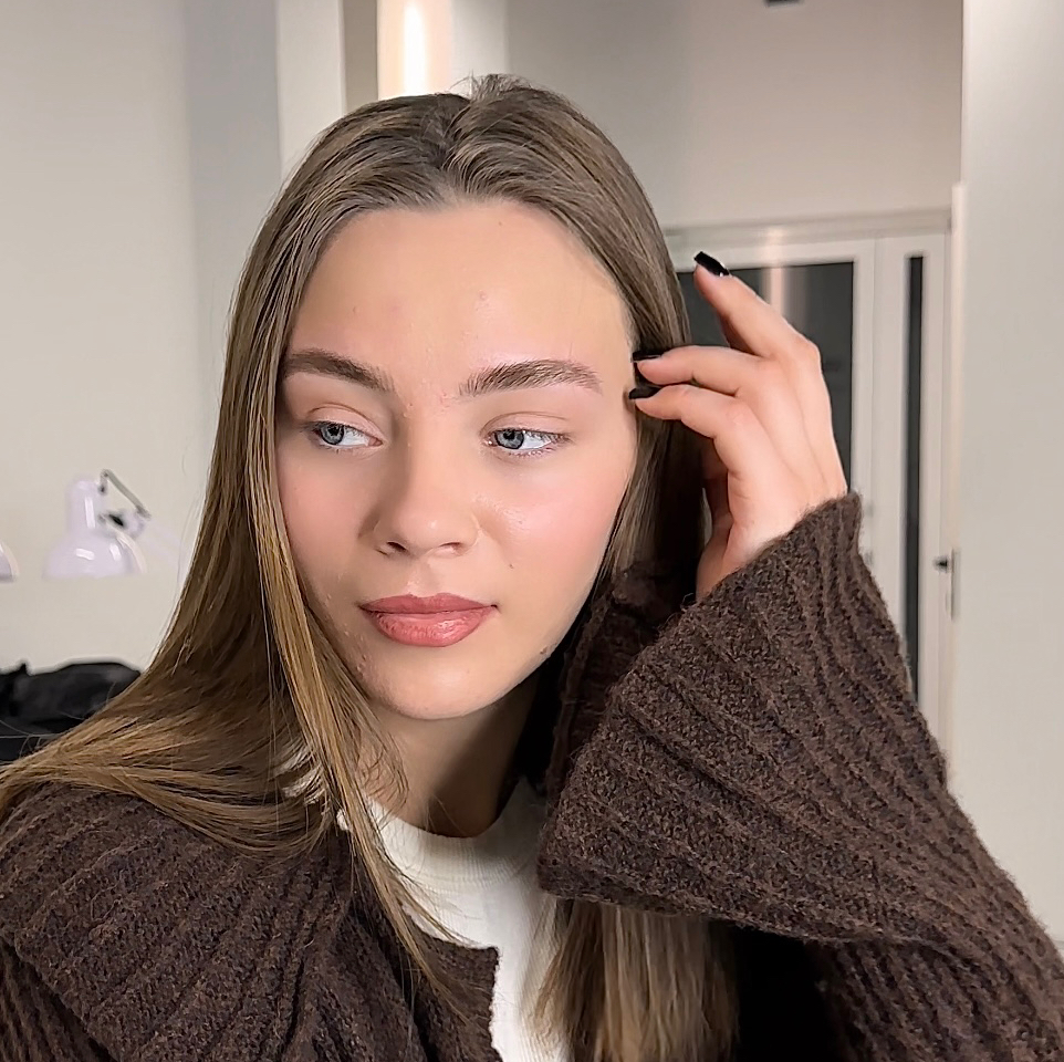 Коррекция перманентного макияжа бровей