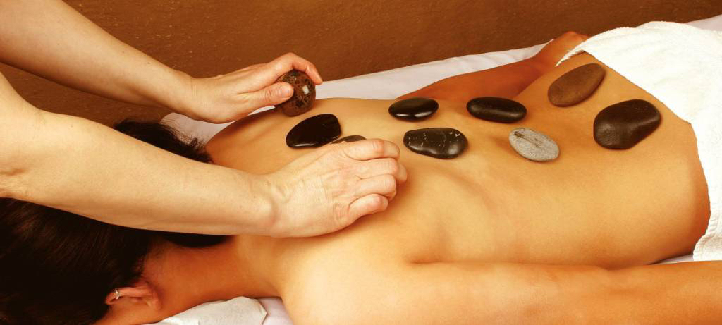 Massage mit heißen Steinen” - Массаж горячими камнями