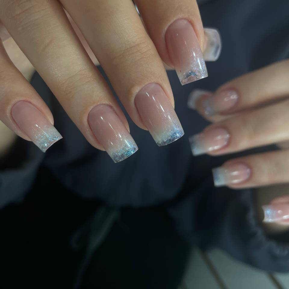 Маникюр с покрытием гелем/ моделирование гелем