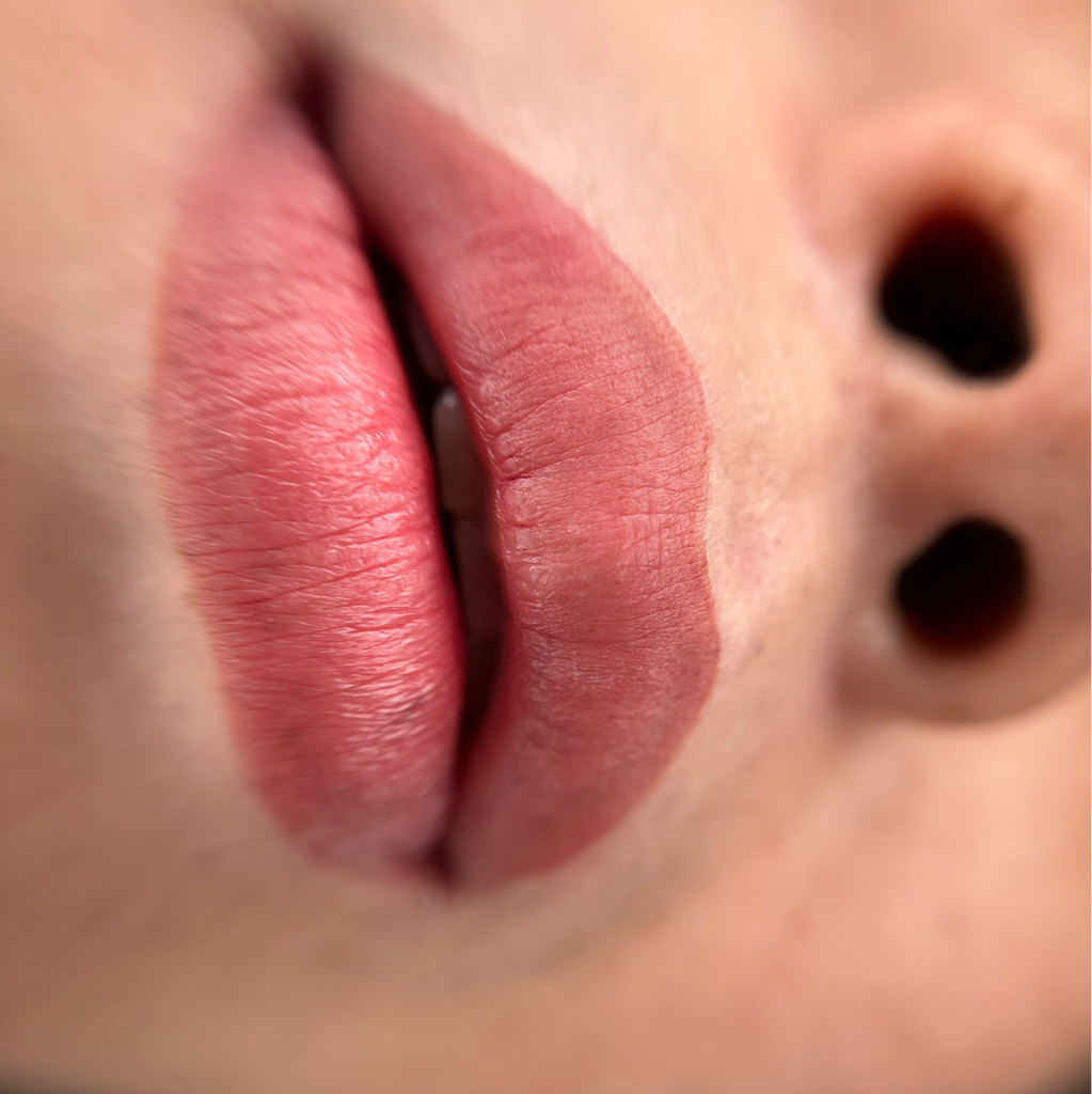 Перманентный макияж губ