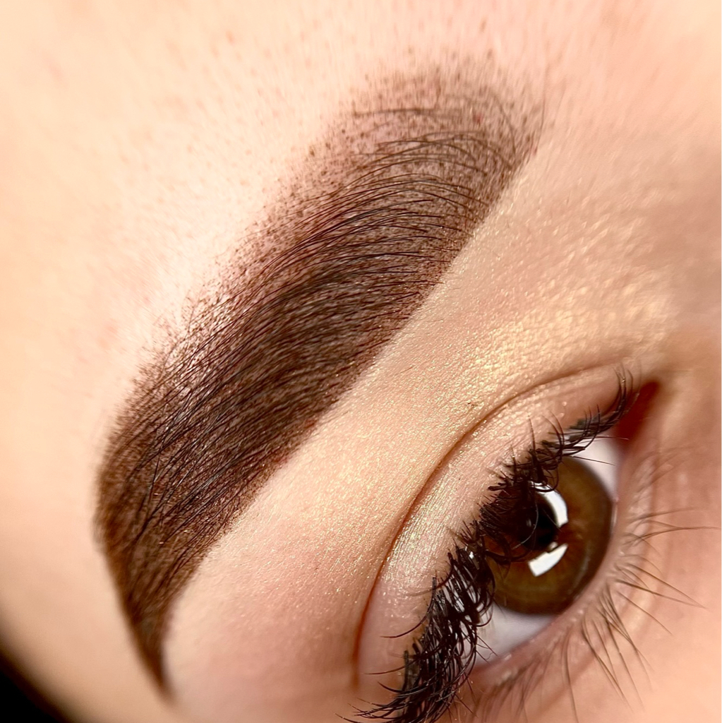 Перманентный макияж бровей