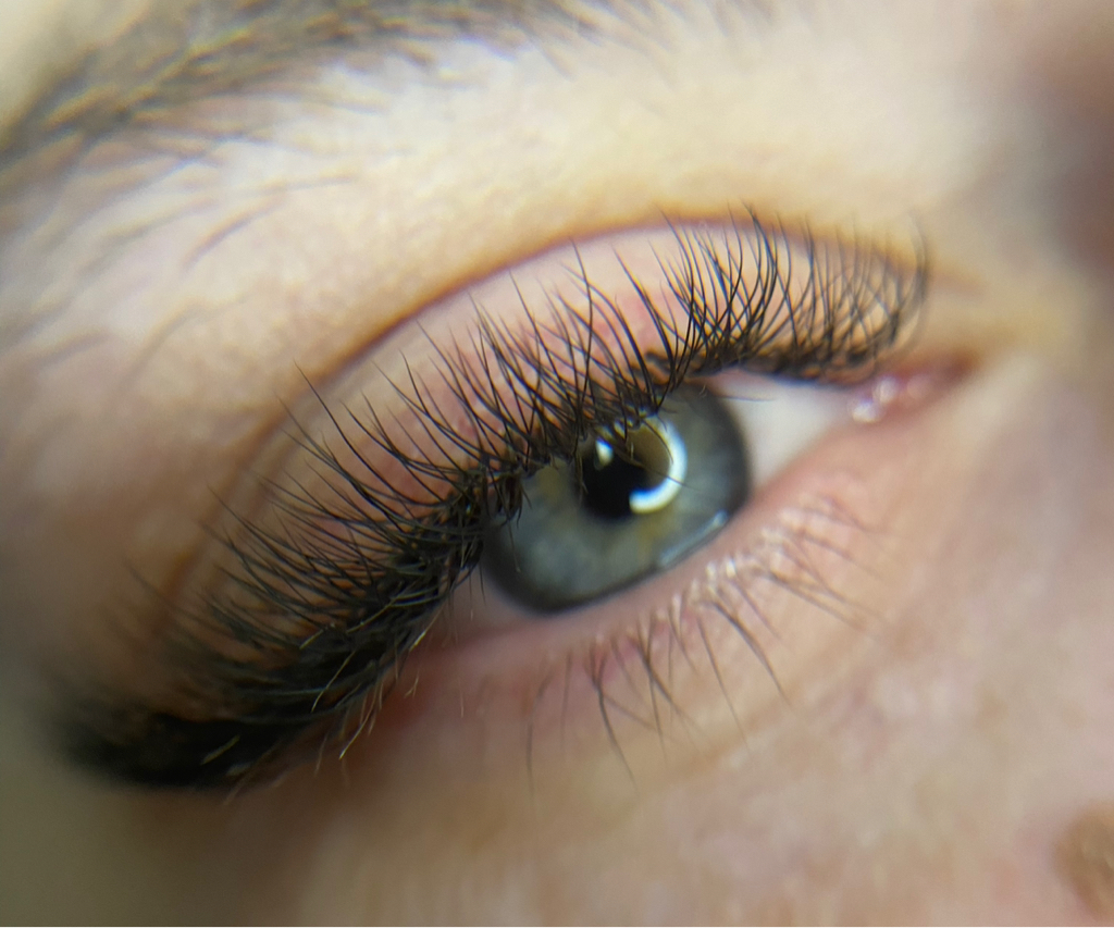 Наращивание ресниц классика