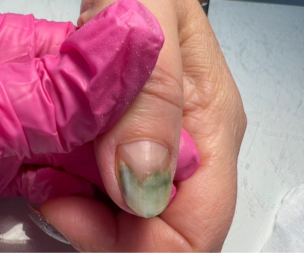 Обработка ногтей на руках