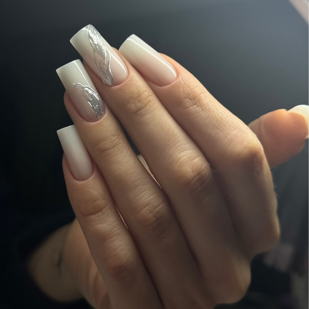 Маникюр с покрытии длинна от 3х (дизайн в стоимость не входит )