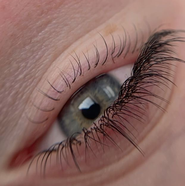 Нижние ресницы
