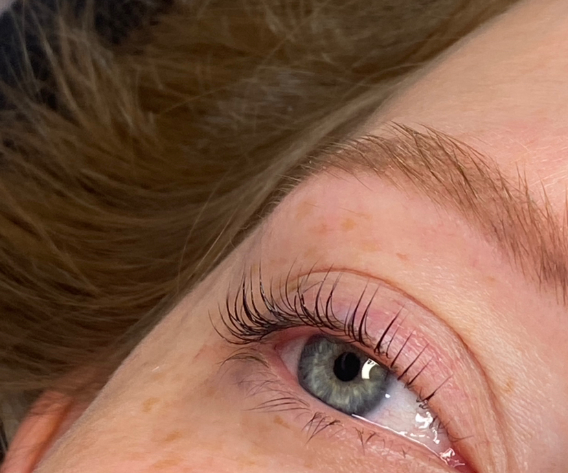 Комплекс 3.  Лами верхних ресниц+ окрашивание бровей с коррекцией