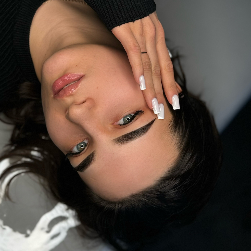 Перманентный макияж бровей