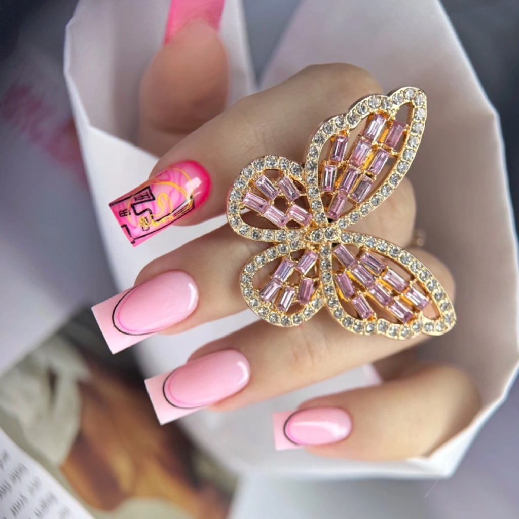 Коррекция наращивания ногтей