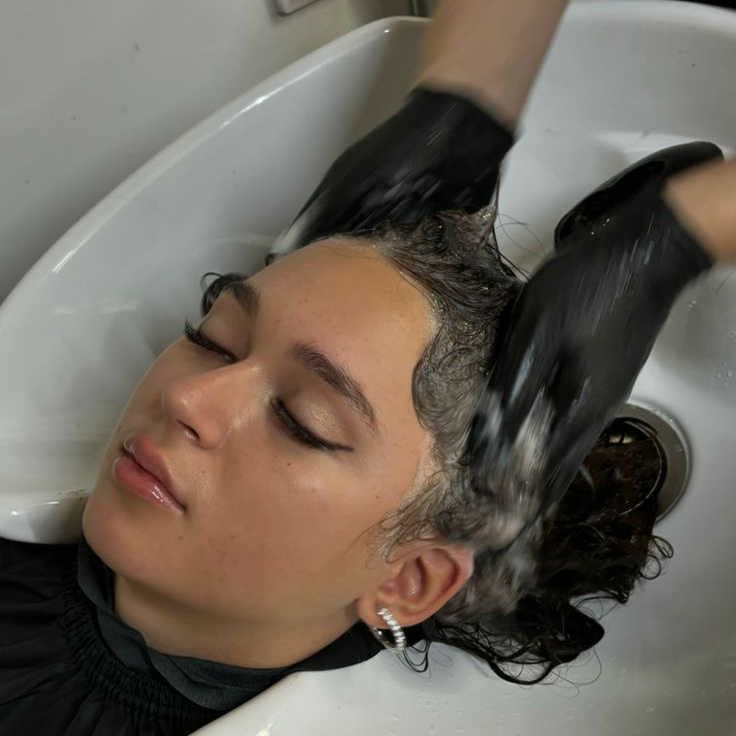 Мытье головы и сушка феном