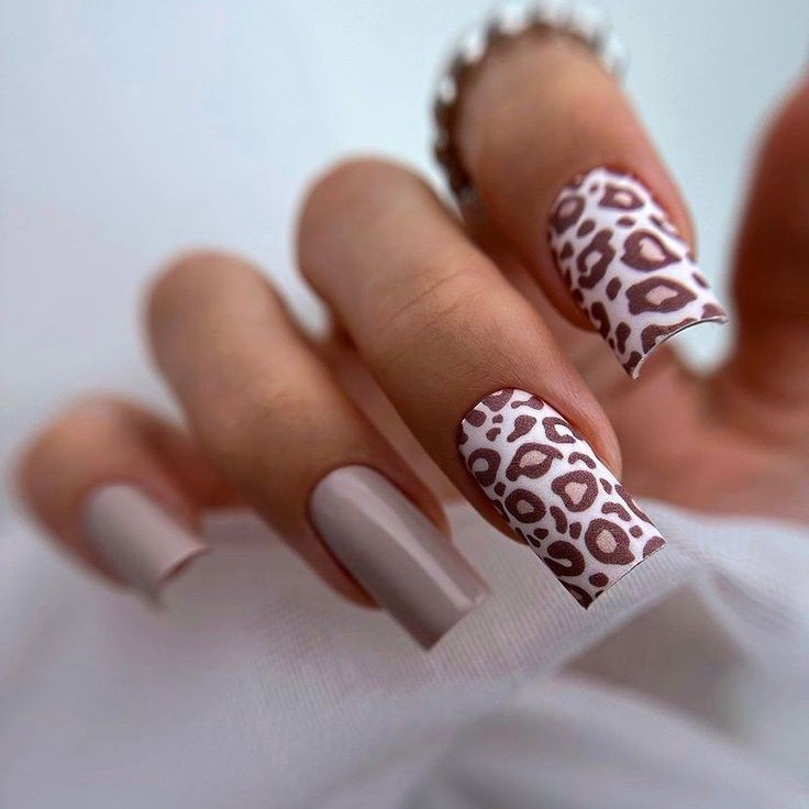 Топ наращивание ногтей средней длины
(снятие чужого покрытия не входит в стоимость)