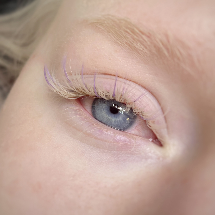 Цветное наращивание ресниц