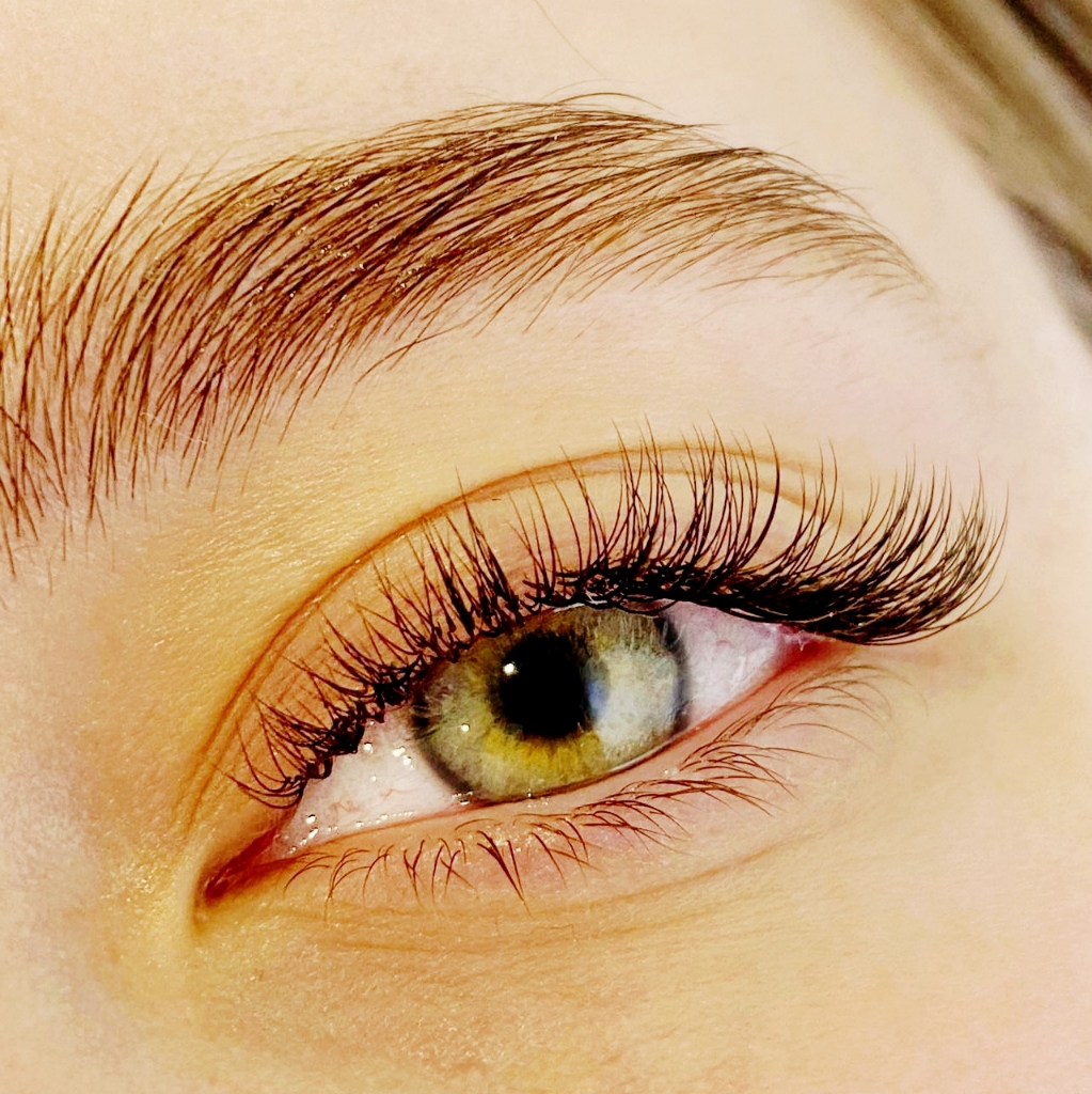 Наращивание ресниц классика+снятие предыдущего наращивания (нами наращенных)