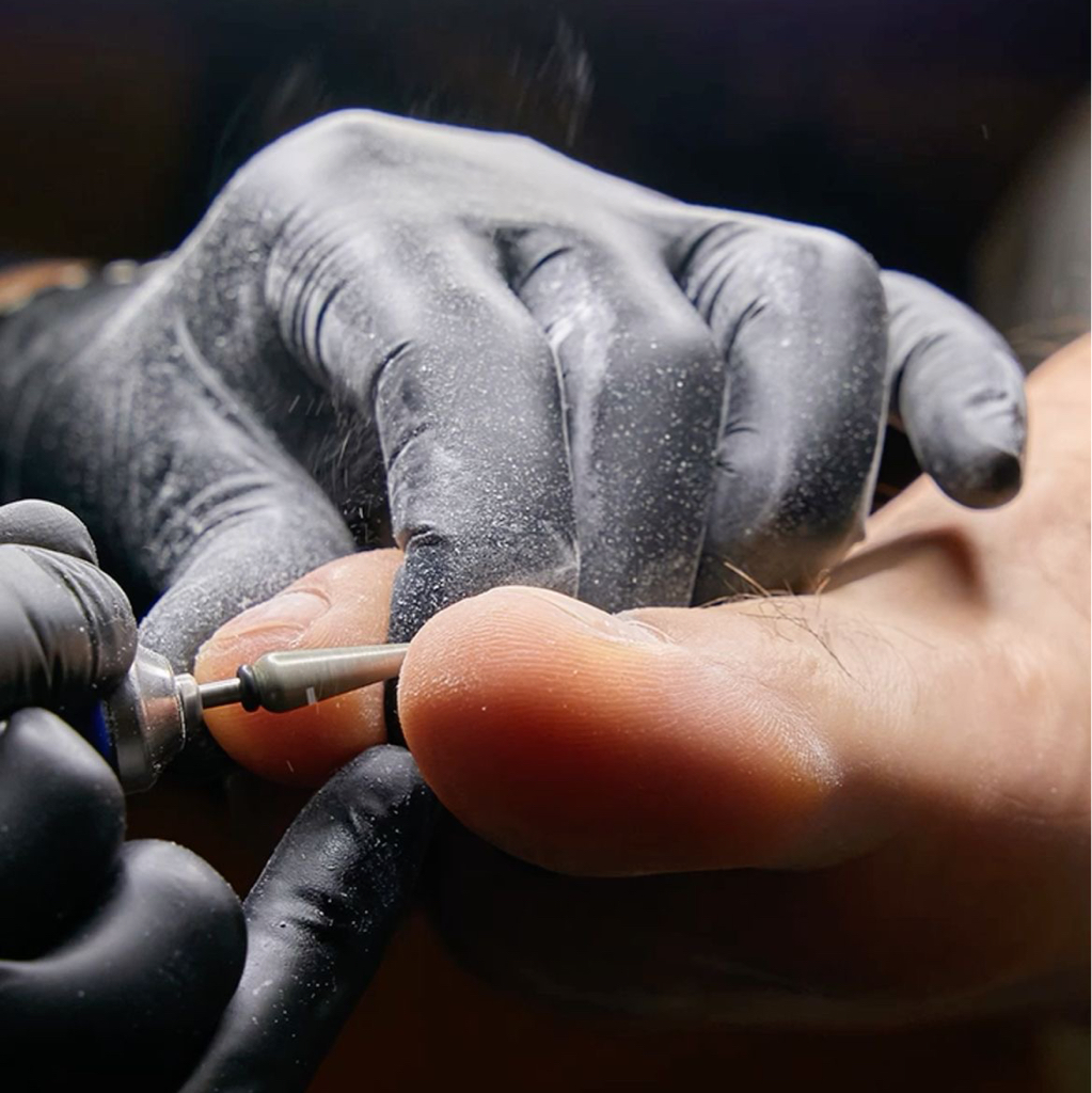 Мужской педикюр