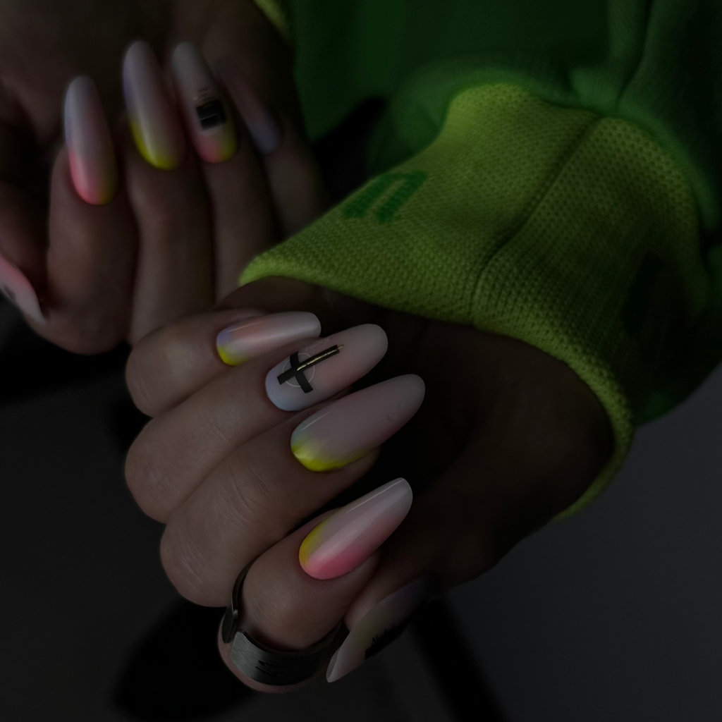 НАРАЩИВАНИЕ/КОРРЕКЦИЯ С ОПИЛОМ ИЛИ ВЕРХНИМИ ФОРМАМИ средней длины