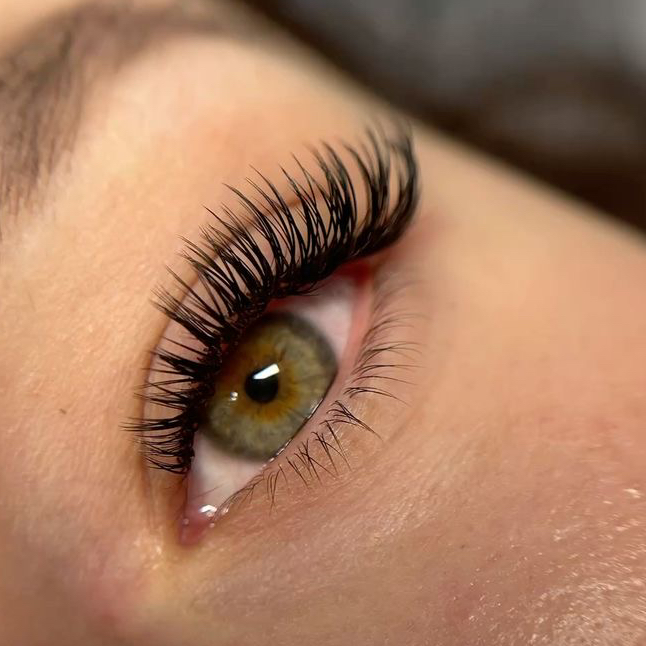 Коррекция наращенных ресниц (1,5д)