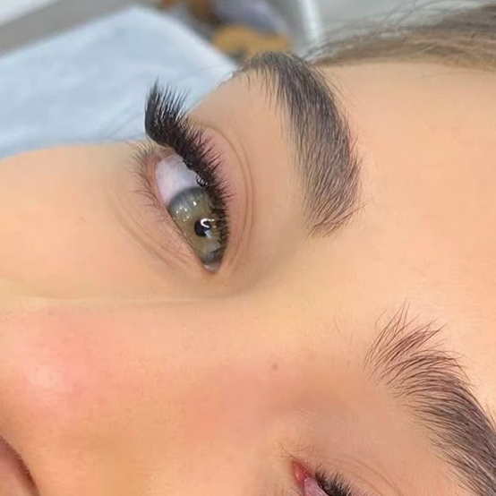 Коррекция наращенных ресниц (3д)