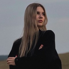Полина
