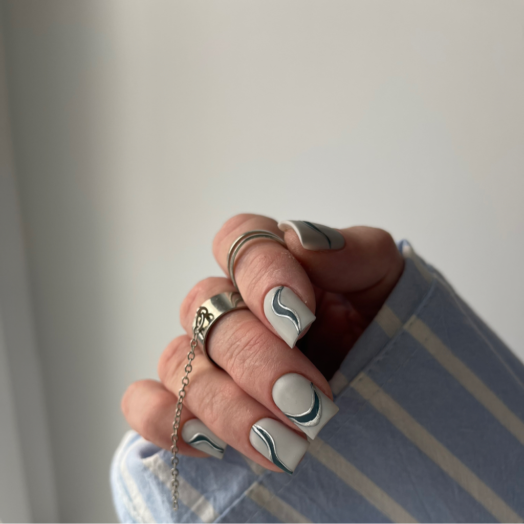 Комплекс Standard    •снятие  •маникюр  •правильная архитектура  •тонкое покрытие •укрепление  •ремонт 1-5 ногтей •однотонное покрытие