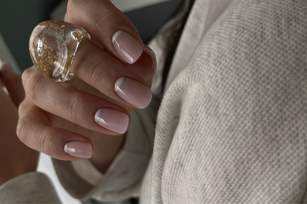 Комплекс Maxi    •снятие •маникюр  •правильная архитектура  •тонкое покрытие •укрепление •восстановление 5-10 ногтей •однотонное покрытие